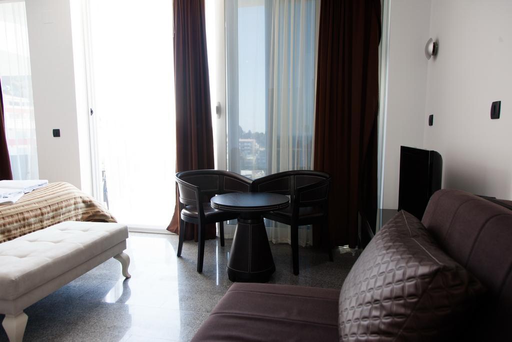 ウルツィニ Senatorアパートホテル 部屋 写真
